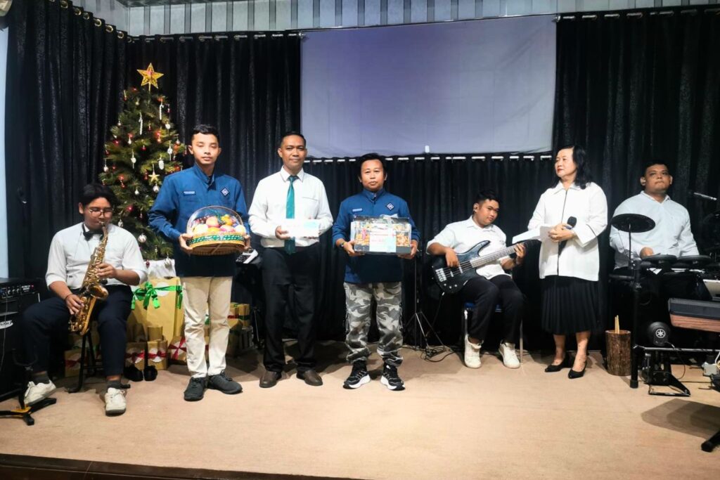 Penyaluran Parcel Natal Sehat Tentrem di Surabaya