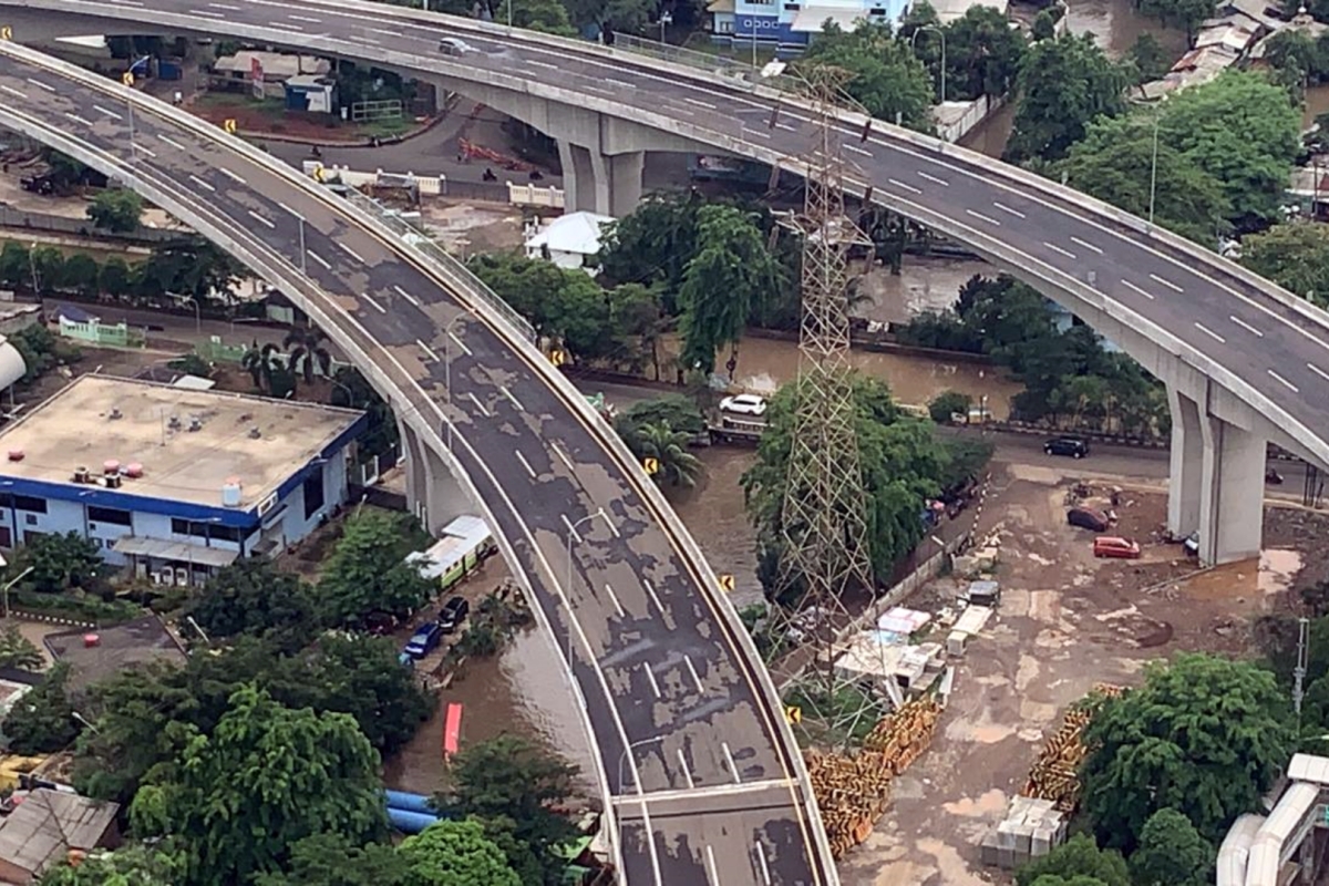 Hujan Deras dan Luapan Kali Picu Banjir di Jakarta