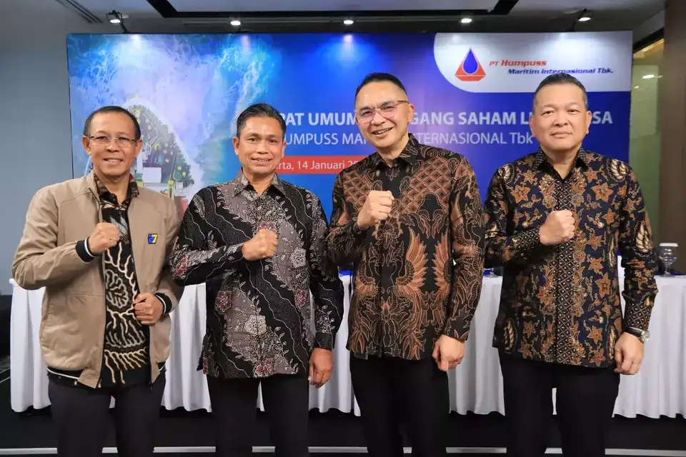 Komisaris Dedi Hudayana, Komisaris Utama merangkap Komisaris Independen Mahdan, Direktur Utama I Gusti Ngurah Askhara Danadiputra, Direktur Indra Yurana Sugiharto, para Direksi PT Humpuss Maritim Internasional - dok Istimewa