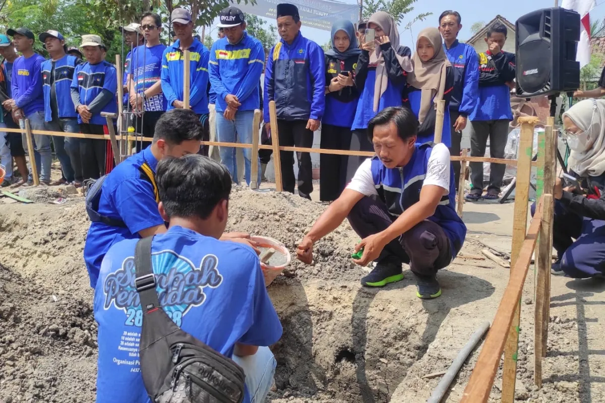 Menuju Kesalehan Paripurna: Memadukan Keagungan Zikir dengan Kemuliaan Berbagi