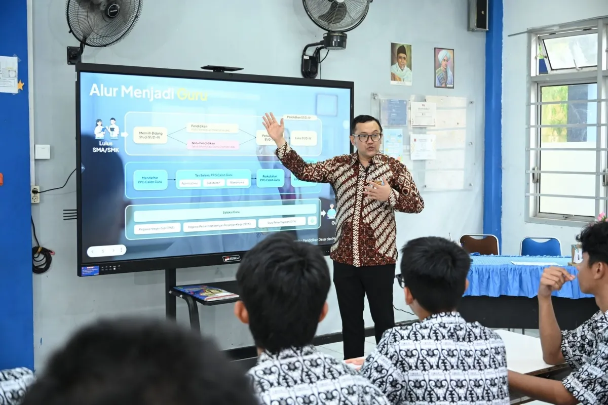 Ilustrasi Guru Mengajar